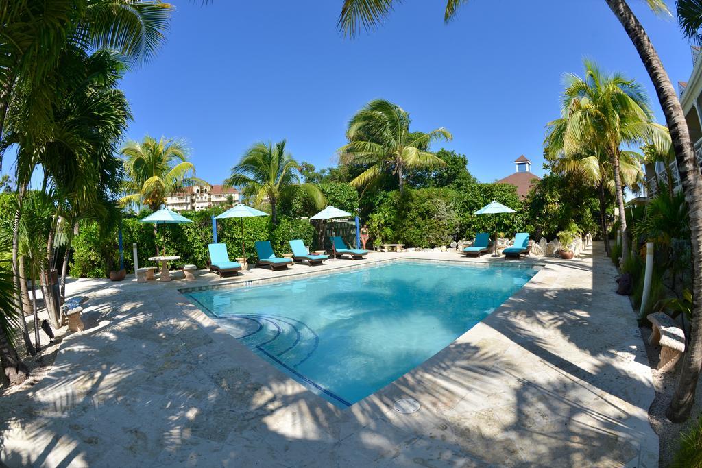 Caribbean Paradise Inn Провиденсиалес Екстериор снимка